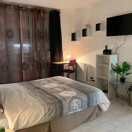 Nimes Studio Parking Dhuoda Zewnętrze zdjęcie