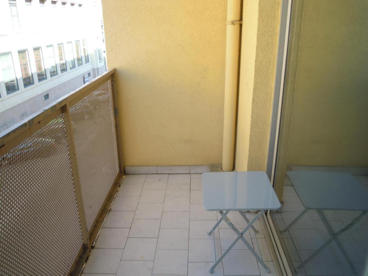 Nimes Studio Parking Dhuoda Zewnętrze zdjęcie