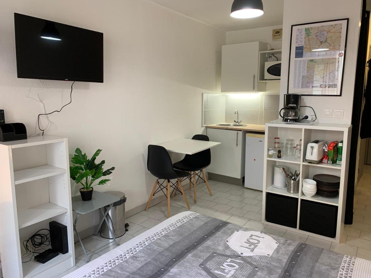 Nimes Studio Parking Dhuoda Zewnętrze zdjęcie