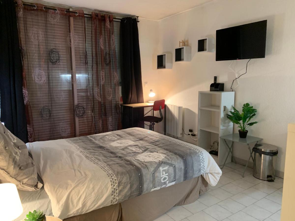 Nimes Studio Parking Dhuoda Zewnętrze zdjęcie